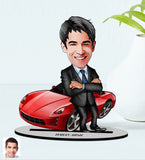 Personlig mand med ferrari (1 person) træfigur med print - karikatur efter dine billeder
