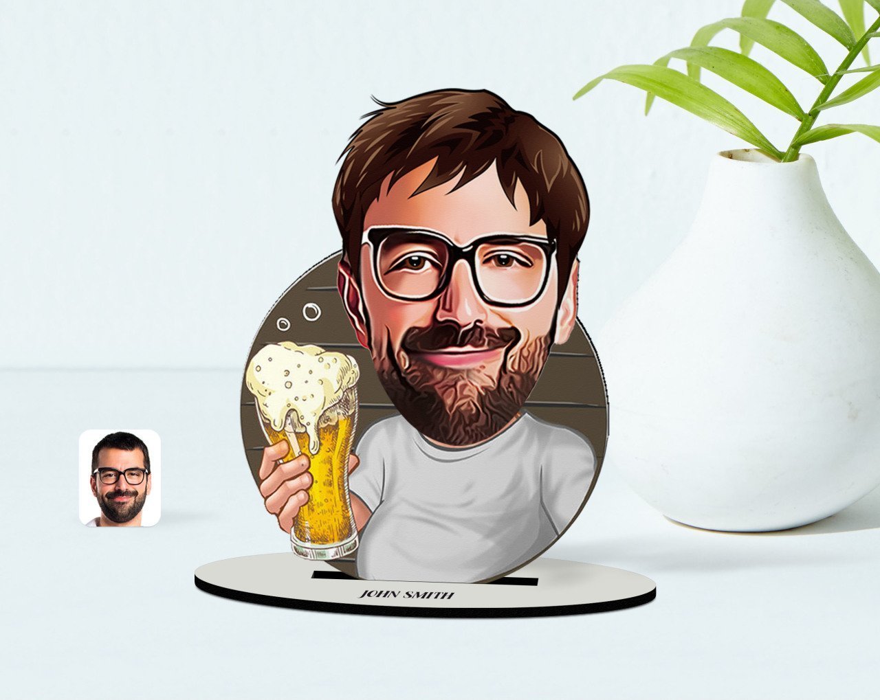 Personlig mand med øl (1 person) træfigur med print - karikatur efter dine billeder