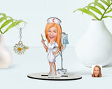 Personlig sygeplejerske (1 person) træfigur med print - karikatur efter dine billeder